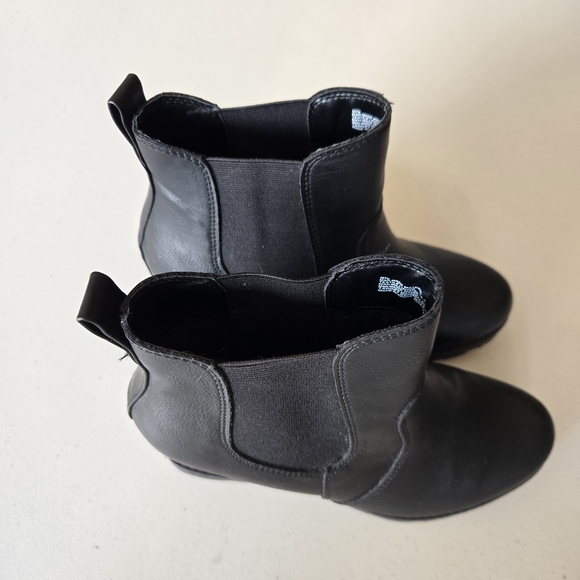 Universal Thread Black Wedge Ankle Boots - Picture 2 of 14